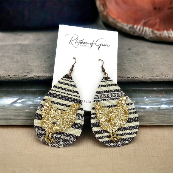 Feathered Fashion: Adorable Chicken Silhouette Dangle Earrings! NWT Farm Jewelry - Picture 6 of 10